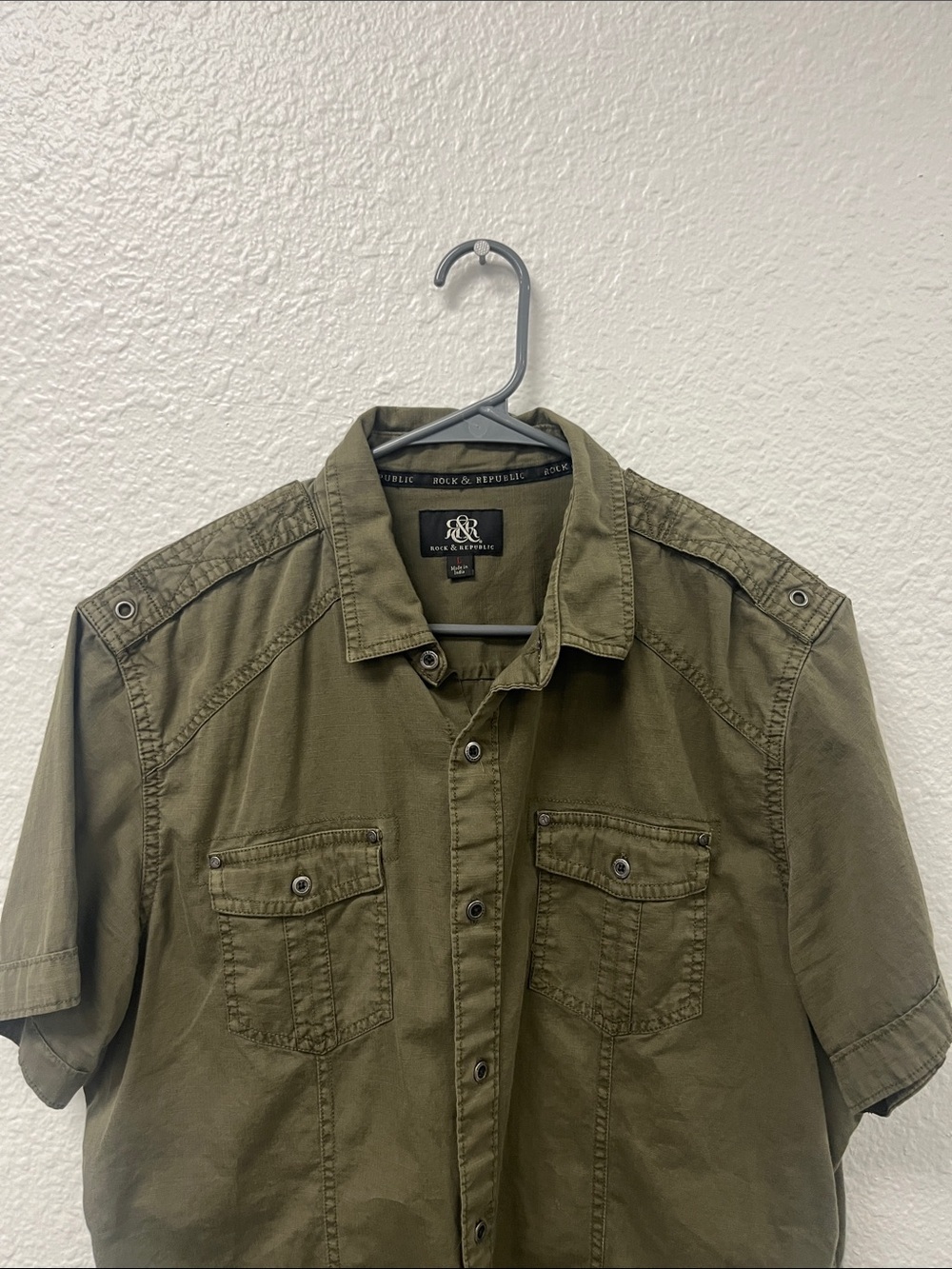 Rock & Republic Olive Button-Up Shirt
#1057 - Picture 3 of 3